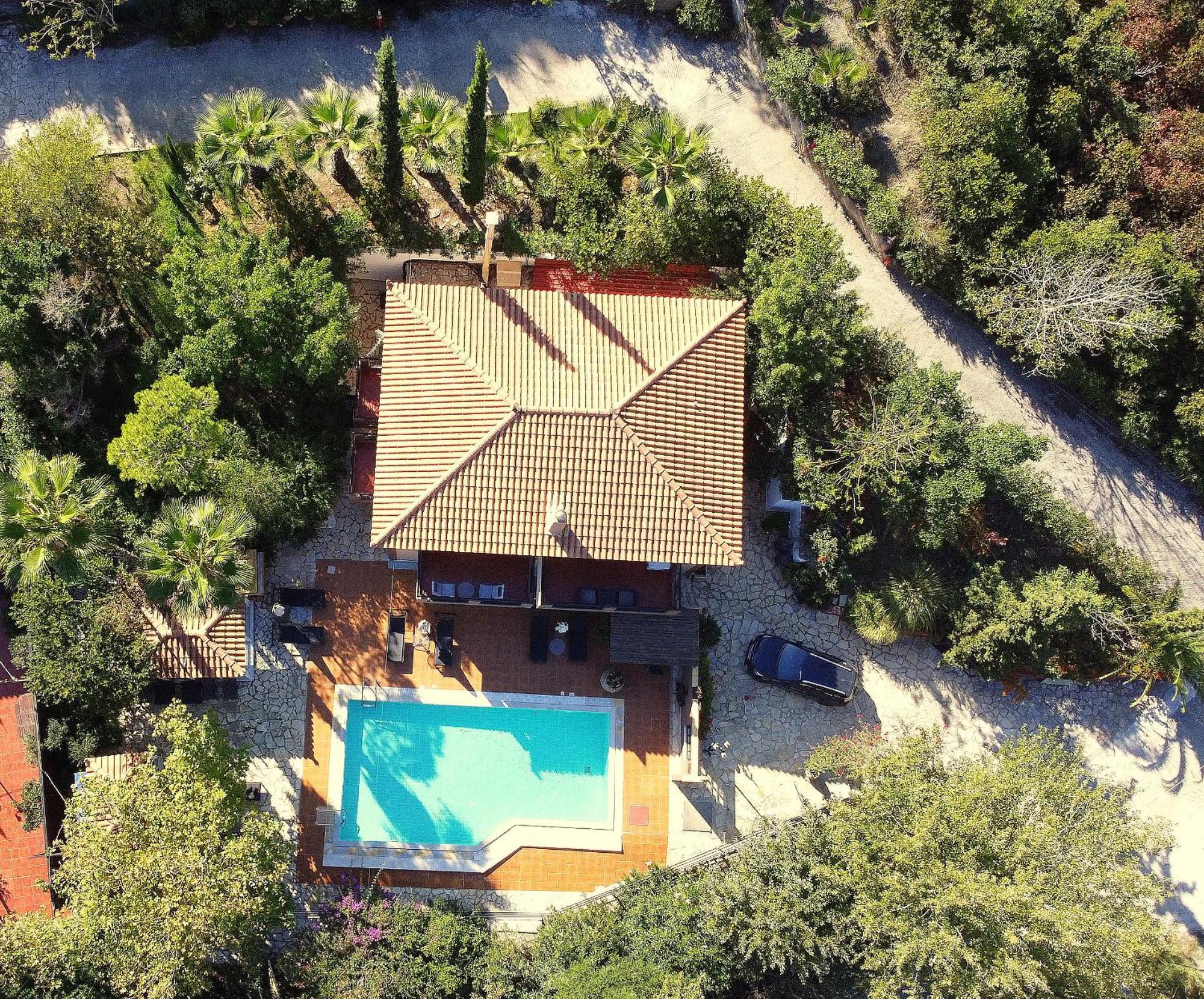 Okeanis & Adults Only Kateleios